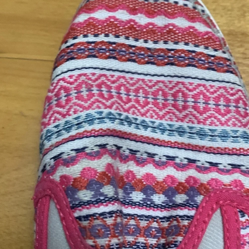 Sanuk Brook TX size 9 pink multi patterned fabric boho slip on shoe GUC